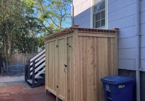 Historic 1890 Victorian 2nd Floor Apartment a block from beach!