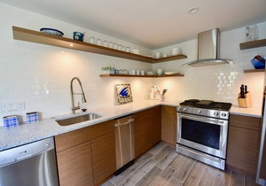 Historic Cottage Overlooking Twilight Lake, 2 Block Walk To Beach & BH Village