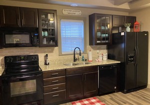 Historic District Inn 4 Bed/3 Bath in the heart of downtown Hermann!