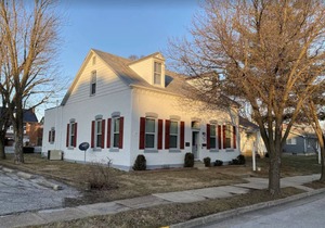 Historic District Inn 4 Bed/3 Bath in the heart of downtown Hermann!