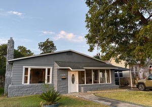 *Historic Downtown* 1 Mile From It All!
