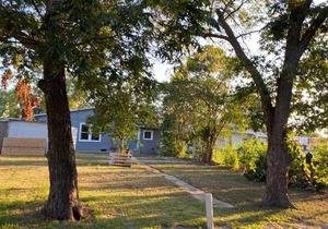 *Historic Downtown* 1 Mile From It All!