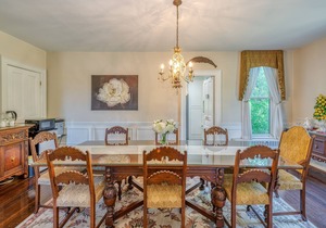 Historical Monroe Manor - Master Room