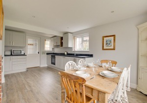 Hoist Cottage - Three Bedroom House, Sleeps 7