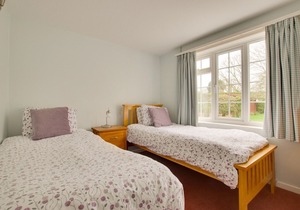 Hoist Cottage - Three Bedroom House, Sleeps 7