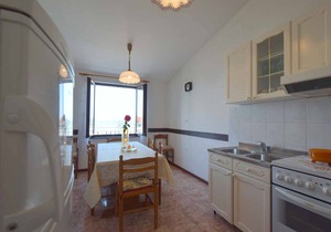 Holiday apartment with air conditioning, Internet and sea view