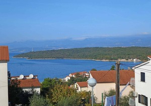 Holiday apartment with air conditioning, Internet and sea view