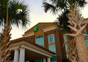 Holiday Inn Express and Suites North Charleston, an IHG Hotel