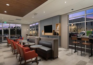 Holiday Inn Express & Suites - Portland Airport - Cascade Stn