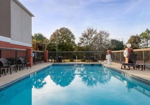 Holiday Inn Express & Suites Milton East I-10