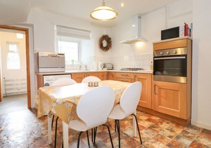 HOLLY COTTAGE, pet friendly in Keswick