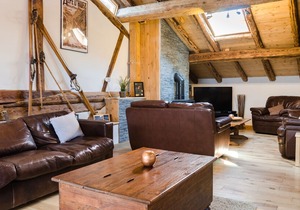 Home from home 5 bedroom chalet, log burner sauna and village location.