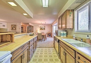 Home w/Serene Deck in Twain Harte!