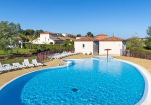 Homerez - House for 6 ppl. with shared pool, garden and terrace at Homps