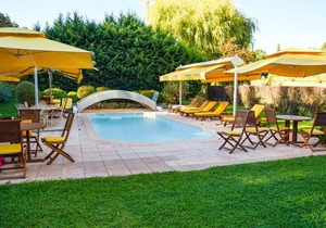 Homerez last minute deal - Amazing apartment with shared pool