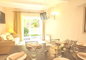 Homerez last minute deal - Amazing apartment with shared pool