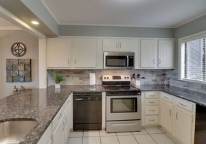 Hot Springs Condo w/Lake Access & Community Pool