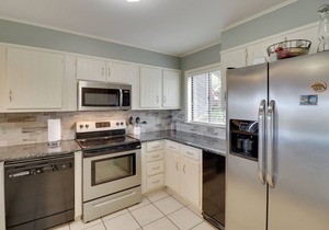 Hot Springs Condo w/Lake Access & Community Pool