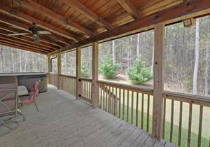 Hot tub,minutes to Ocoee river whitewater rafting and hiking, pool table, Pet Friendly, fire pit