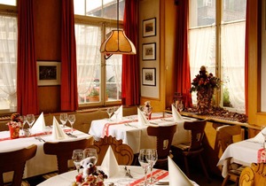 Hotel Bären - INCL. LIFT PASS Double room/2 addl. beds, shower/wc (max. 3 adults 1 child), HB