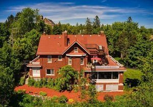 Hotel ∙ Barnum Suite GG Barnum Mansion By Heirloom Vacations