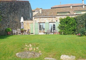 House with pool in the quiet village of Montouliers, 30 kms from the beaches