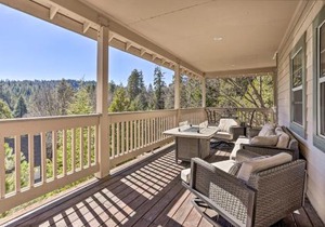 Huge Lake Arrowhead Home with 3 Decks and Grill!