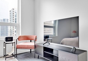 Ideal Belltown Studio w/Parking & Pet Area, easy commute, by Blueground