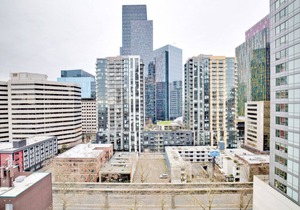 Ideal Belltown Studio w/Parking & Pet Area, easy commute, by Blueground