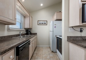 IDEAL LOCATION - ONLY A BLOCK AND A HALF TO BEACH- 208 Fourth Street, Bethany