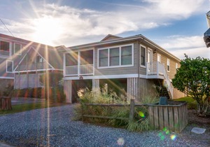 IDEAL LOCATION - ONLY A BLOCK AND A HALF TO BEACH- 208 Fourth Street, Bethany