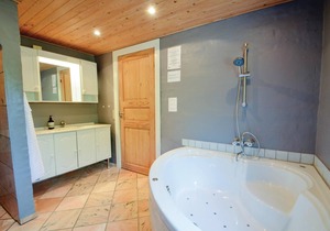 In the choice of materials for this beautiful craftsman house a lot of attention was paid to good qu
