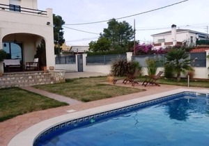 Independent villa for 8 people, private pool, 1600m from the beach