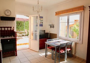 Individual house. Exceptional sea view, swimming pool, beach 400 m'away.