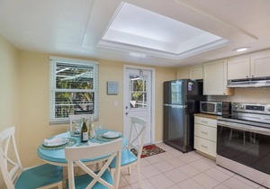 Island Hideaway East: 5 Minute Walk to Beach, Private Pool by Anna Maria Life Vacation Rentals