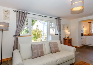 IVY COTTAGE, romantic, luxury holiday cottage in Grewelthorpe