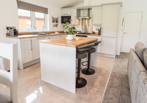 JINNYSPINNER LODGE, pet friendly, with a garden in Windermere