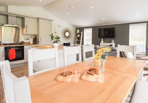 JINNYSPINNER LODGE, pet friendly, with a garden in Windermere