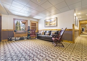 Junior suite w/kitchenette, gas fireplace & ski in-out