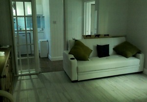 Just a few steps to the seafront & all amenities, cafes, restaurants & bars