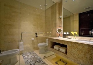 Just What You Were Looking For! 3 Spacious Rooms, Close to Downtown Miami!
