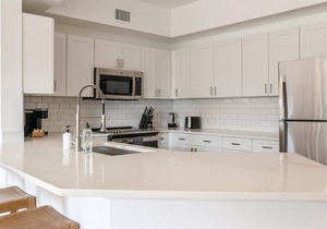 Kasa | Modern 1BD + Pet Friendly | Wellington