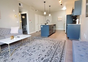 King Bed + Pool in Great Location by Galleria - H