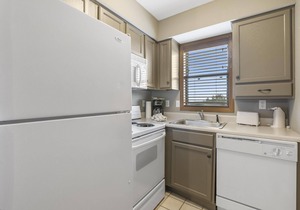 King Bed, Private Balcony, Lake View - Must See! - Indian Point (U1502A)