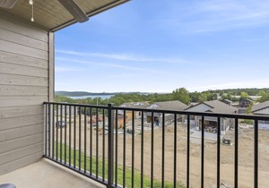 King Bed, Private Balcony, Lake View - Must See! - Indian Point (U1502A)