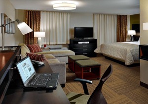 King Studio. Free Breakfast. Pool. Only 5 Miles from Purdue University.