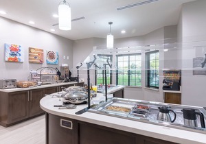 King Studio w/Kitchen. Free Breakfast. Outdoor Pool.