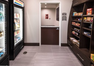 King Studio w/Kitchen. Free Breakfast. Outdoor Pool.