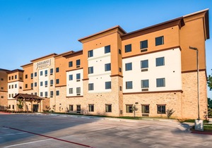 King Studio w/Kitchen. Free Breakfast. Outdoor Pool.