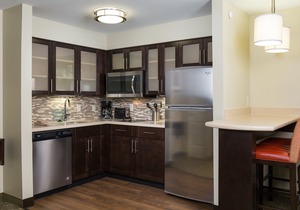 King Suite Near Ohio State University | Free Daily Breakfast + Pool Access